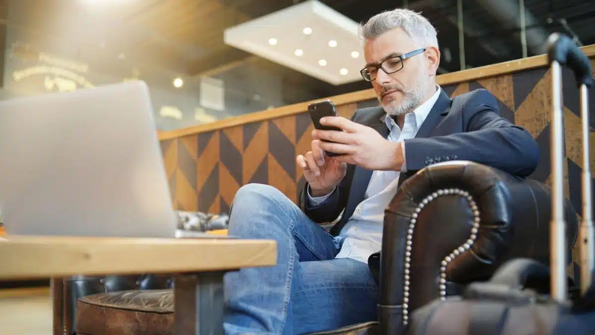 businessman-working-on-the-phone
